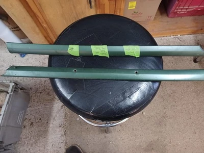 Oldsmobile Toronado 1970 ventana trasera y moldura superior Foto 1 de 4