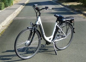 elektro Fahrrad gebraucht Weiß 28er Reifengrösse Kettenschaltung  - Bild 1 von 5
