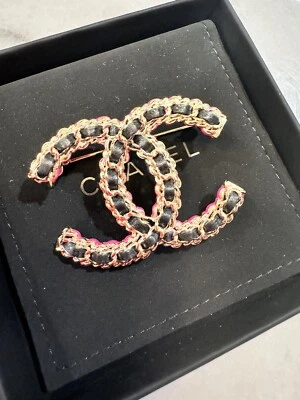 Broche Chanel Negro y Rosa Estilo ABB478 B14180 NR659 Foto 1 de 4