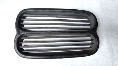 Оригинальный передний центральный гриль BMW Neue Klasse 1500-2000 tii окрашен в черный цвет - Изображение 1 из 4