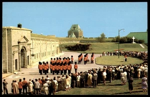 Quebec Canada La Citadelle Royal 22e Regiment Changing of Guard Postcard - Picture 1 of 2