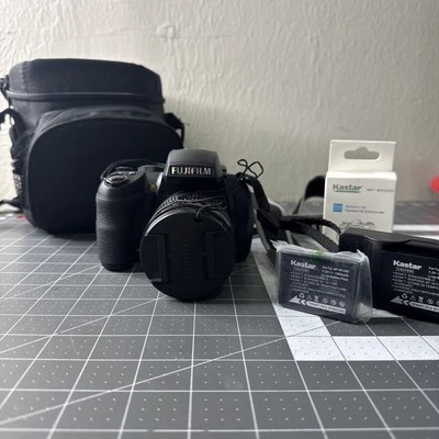 Fujifilm Finepix HS35 EXR 24-720mm 16 MP LCD OVP Camera  3 Batteries And Bag - Image 1 of 4