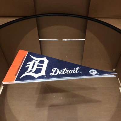 Detroit Tigers9" Mini Felt MLB Pennant - RICO /TAG EXPRESS 2011 - Image 1 of 2