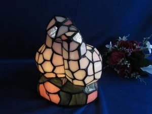 TIFFANY STYLE PAIR WHITE LOVE BIRDS ACCENT DESK TABLE LAMP PRISTINE NO CRACKS - Picture 1 of 11