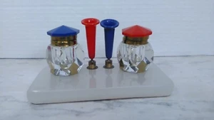 Unico calamaio doppio cristallo ornato con portapenne in plastica su base marmo - Foto 1 di 20