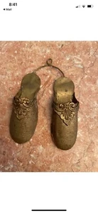 Vintage brass slippers wall hanging decoration - Picture 1 of 6