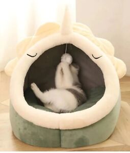 Comfy Cat Bed: Warm, washable, and inviting pet lounger for cats and small dogs.