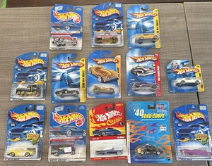 Hot Wheels lotto di 13 auto fine anni 80 ad oggi L@@K! Tutto nuovo e sigillato! - Foto 1 di 16