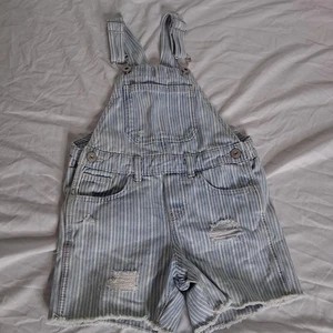OshKosh B'gosh Cotton Distressed Striped Denim Shortall Girls 5/5A Sunfaded - Picture 1 of 10