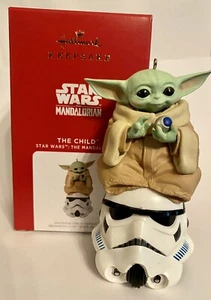 2021 Hallmark Ornament Star Wars The Mandalorian The Child Grogu & Stormtrooper - Bild 1 von 1