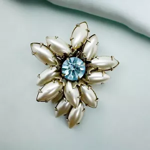 Vintage Unsigned Beau Jewels Brooch Pin Light Blue Rhinestone Faux Pearls Glam - Picture 1 of 8