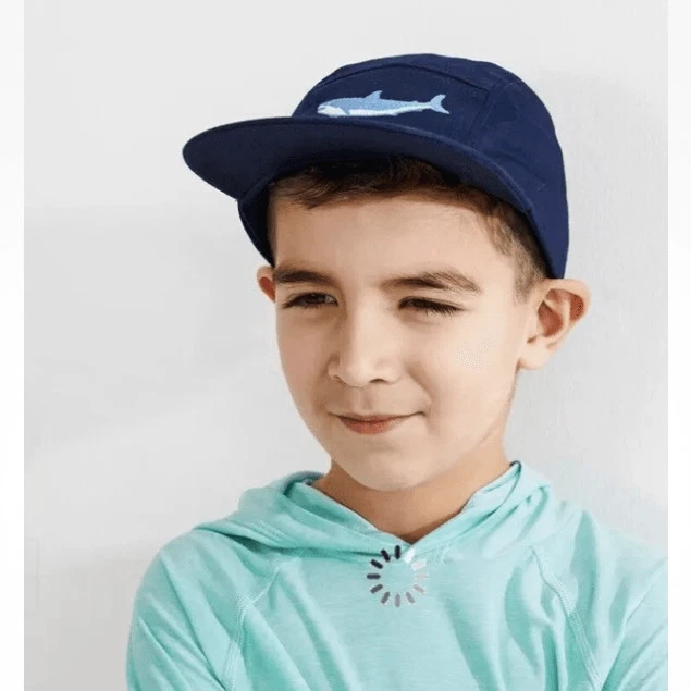 Gorra de béisbol Hanna Andersson 5 paneles ala plana bordada tiburón M Foto 1 de 4