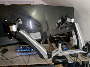 Varidesk Vari 48003 Dual-Monitor Arm 360 Rotate Tilt Full-Motion VESA Mount - Afbeelding 1 van 3