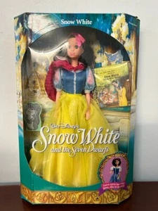 SCHNEEWITTCHEN Puppe - Walt Disneys Mattel 1992 mit kleinem goldenen Buch - Bild 1 von 2