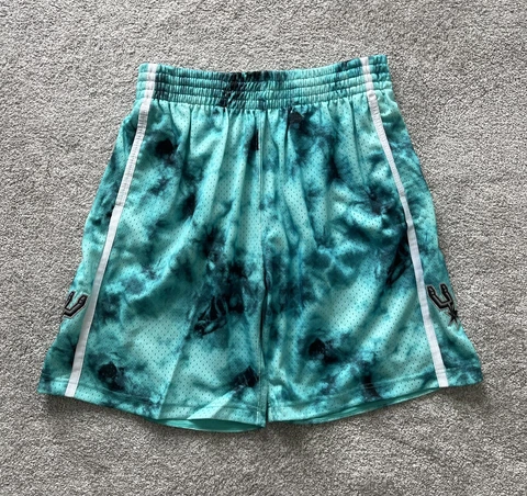 NWT MITCHELL & NESS SAN ANTONIO SPURS 98 GALAXY SWINGMAN SHORTS SIZE LARGE Cover