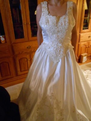 Vintage Michelangelo  Wedding Dress size 8 Beaded Bridal Lace/Ribbons/Train - Image 1 of 4