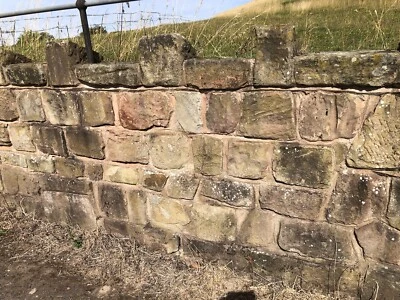 RECLAIMED ROTHERHAM RED BUILDING STONE RAND 100 TONS LIMESTONE TOPPERS  COINS - Image 1 of 4