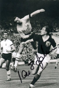SCOTLAND & LIVERPOOL: IAN ST JOHN SIGNED 6x4 ACTION PHOTO+COA *LEGEND* - Picture 1 of 1