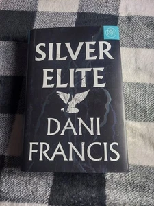 Silver Elite by Dani Francis (2025, Hardcover) May BOTM Sprayed/Colored Edges - Foto 1 di 8