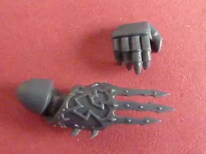 Chaos Space Marine RAPTORS Right Hand LIGHTNING CLAW (E) - Bits 40K  - Picture 1 of 1