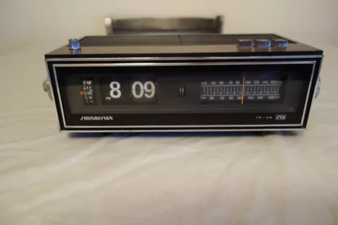 Vintage Soundesign 3480C Flip Clock AM/FM Radio Alarm Tested Cover