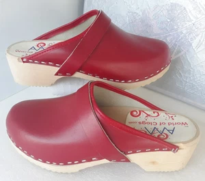 AM ~ World of Clogs ~ Red Leather Slip On Wooden Mules Clogs Wo's 38/US 7? ~ NEW - Picture 1 of 24