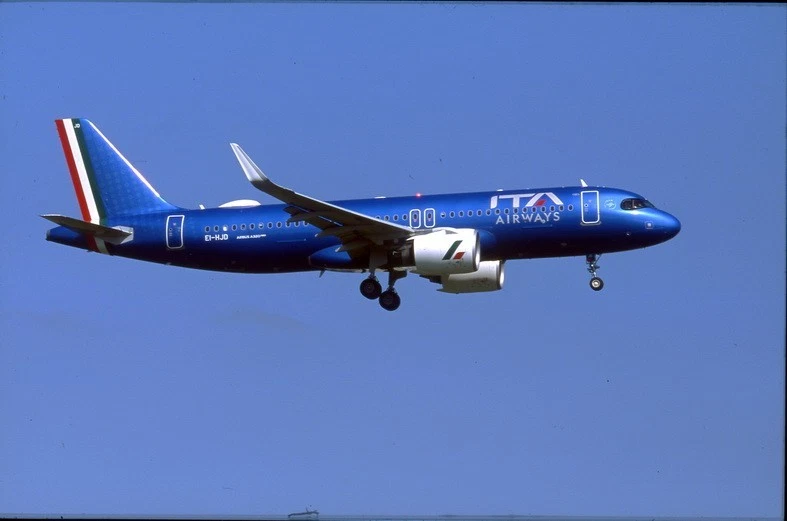 original 35 mm Slide aircraf ITA Airways ex Alitalia  A320 Ita EI-HJD 2023 - Изображение 1 из 1