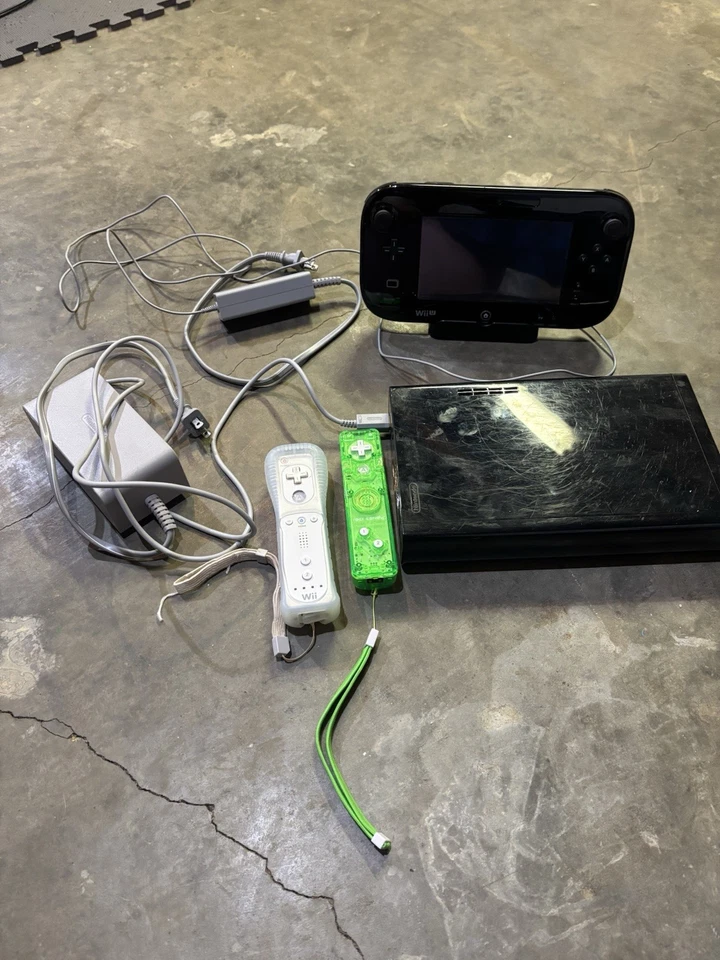 Sistema Nintendo Wii U 32GB Negro WUP-101(02) - Consola y Cables Incluidos Foto 1 de 4