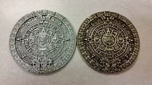 CALENDARIO MAYA AZTECO 3,5 OZ METALLO ORO COLORE ARGENTO DA COLLEZIONE MEDAGLIA PESANTE 3" - Foto 1 di 14
