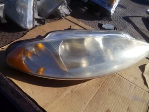 Faro derecho del pasajero se adapta al intrépido 98-04 - Imagen 1 de 2