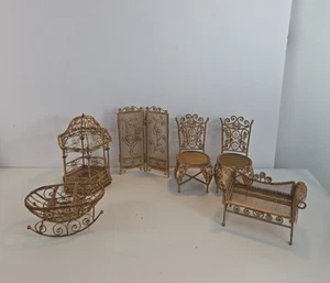 Vintage vergoldete Metall Miniatur Puppenhaus Möbel Drahtarbeit Gold Pavillon Stühle - Bild 1 von 16