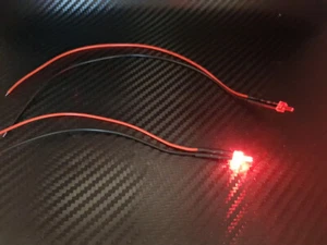1x LED 2mm ROJO 4,8-12 voltios acabado soldado iluminación coche avión barco heli - Imagen 1 de 2