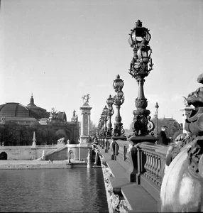 Paris Pont Alexandre III portrait homme - ancien négatif photo an. 1950 - Picture 1 of 1