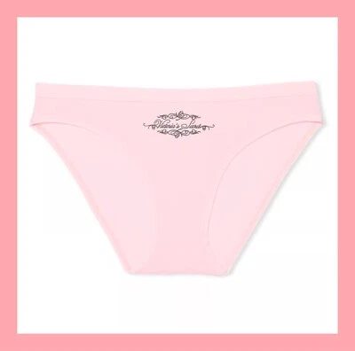 NOVA Calcinha Biquíni Victoria’s Secret Rosa Logotipo Perna Alta Algodão Elástico Tamanho P - Imagem 1 de 2