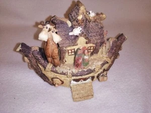 Noah's Ark Figurine - Miniature Ship with Animals. Highly Detailed - Picture 1 of 3