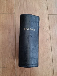 Holy Bible Old And New Testaments London Printed By Eyre And Spottiswoode  - Picture 1 of 18
