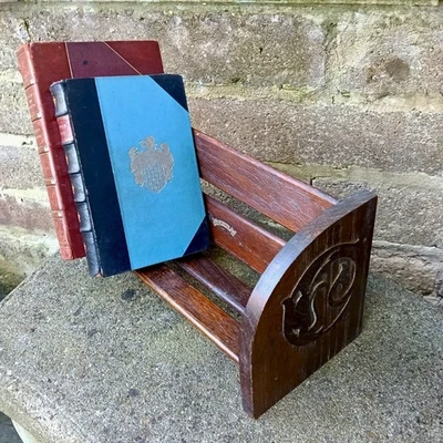 Antiguo soporte para libros de escritorio de roble vintage, abrevadero ARTES Y MANUALIDADES, antiguo, soporte ornamentado Foto 1 de 4