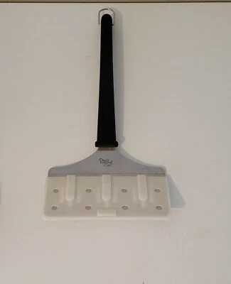 Pampered Chef Jumbo Spatula BBQ/Grill with Plastic Protector - Image 1 of 4
