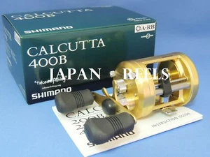 NEU SHIMANO CALCUTTA 400B RECHTER GRIFF KÖDERROLLE * 1-3 TAGE SCHNELLE LIEFERUNG * - Bild 1 von 1