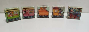 Juego de 5 jabones de tren Mickey and Friends 1 oz cajas perforadoras Avon 1990 coleccionables - Imagen 1 de 5