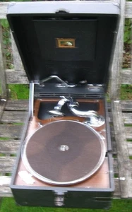 HMV 102 Portable Gramophone - Black - Picture 1 of 18