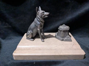 Antiker Schreibtischständer Kunsthandwerk Marmor & Spelter Elsässer Deutscher Schäferhund - Bild 1 von 14