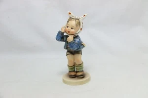 Figura de Goebel Hummel - ""Niño con dolor de dientes"" TMK-4 - Imagen 1 de 5