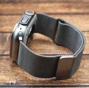 Apple Watch Series 6 44mm Space Black Titanium Case, Milanese Loop - Bild 1 von 3