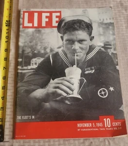 Life Magazine November 5 1945 The Fleet's In Navy Day Pres. Truman USS Missouri - Imagen 1 de 5