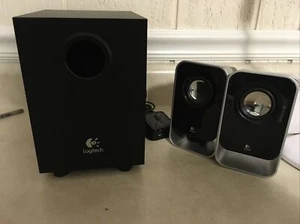 Altavoces de computadora Logitech Multimedia LS21 y subwoofer y controlador de mano - Imagen 1 de 10