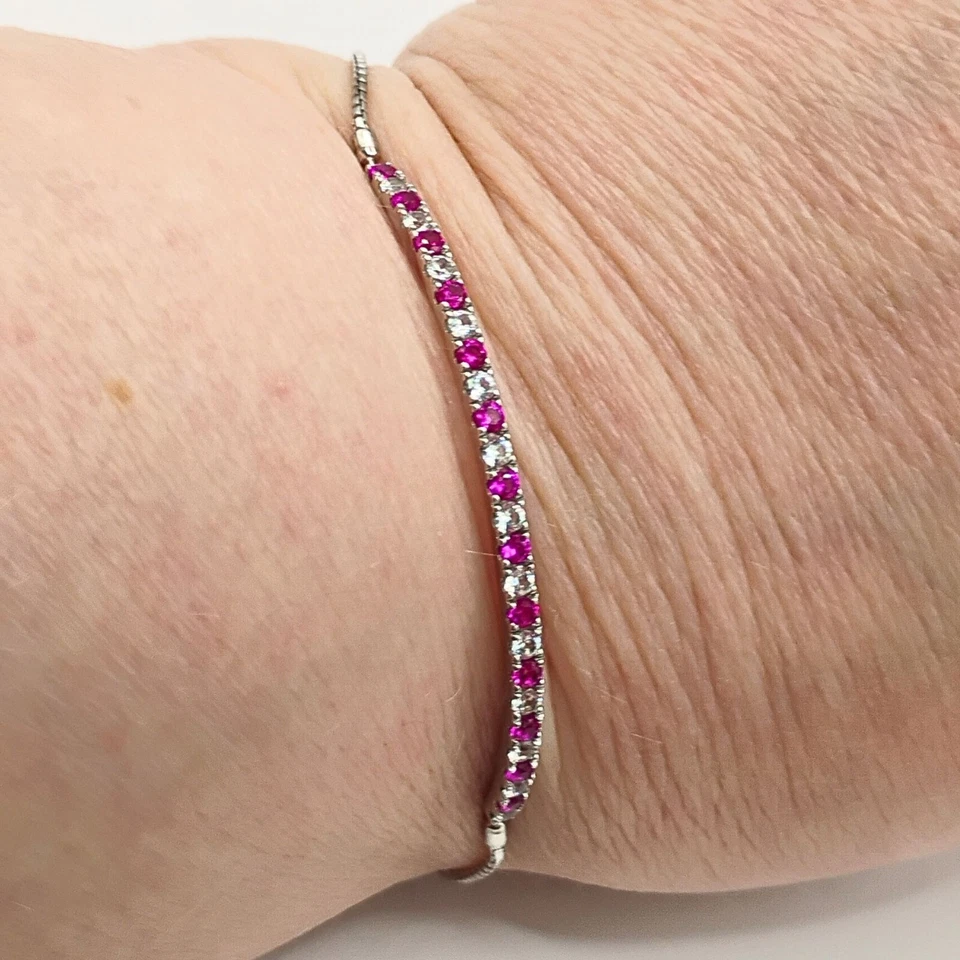 Brazalete deslizante de circón cúbico rubí simulado enchapado en plata para mujer Barbiecore Glam Foto 1 de 4