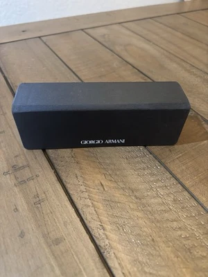 Gafas de sol Giorgio Armani estuche rígido negro Foto 1 de 4