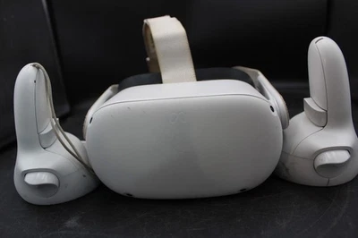 Meta Quest 2 All-in-One Gaming Headset Model - Image 1 of 4