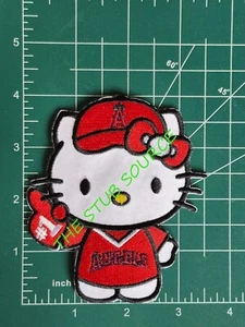 Parche de hierro bordado/coser de Los Angeles Angels Hello Kitty rojo azul colores - Imagen 1 de 1